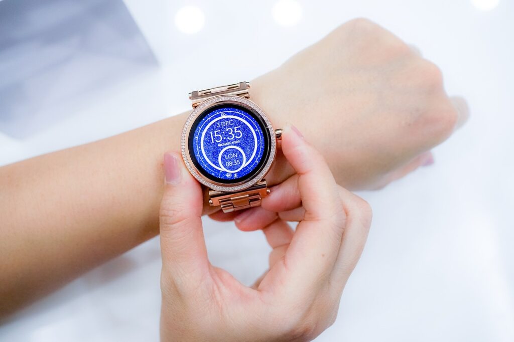 Can a smartwatch work without a phone?